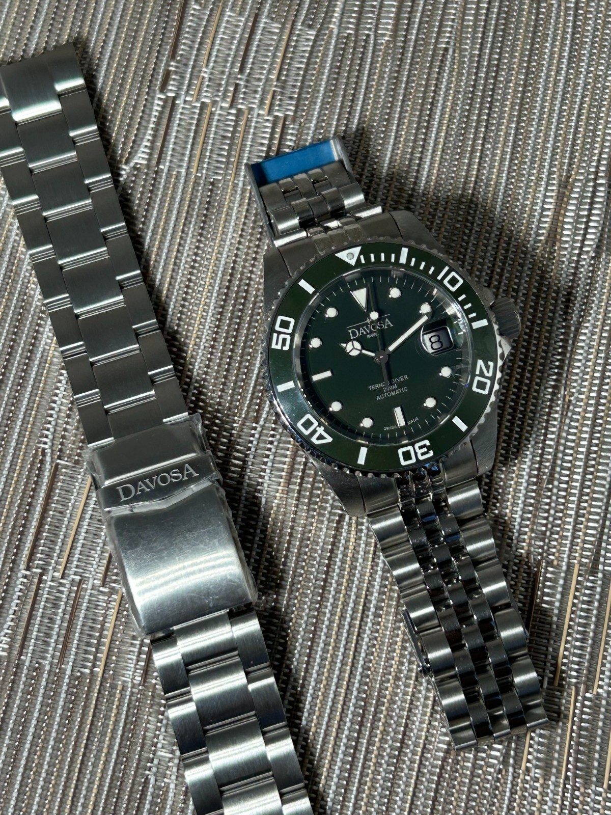 Davosa Ternos Green Ceramic 16155570 Swiss Automatic Diving200m with 2 Bracelets