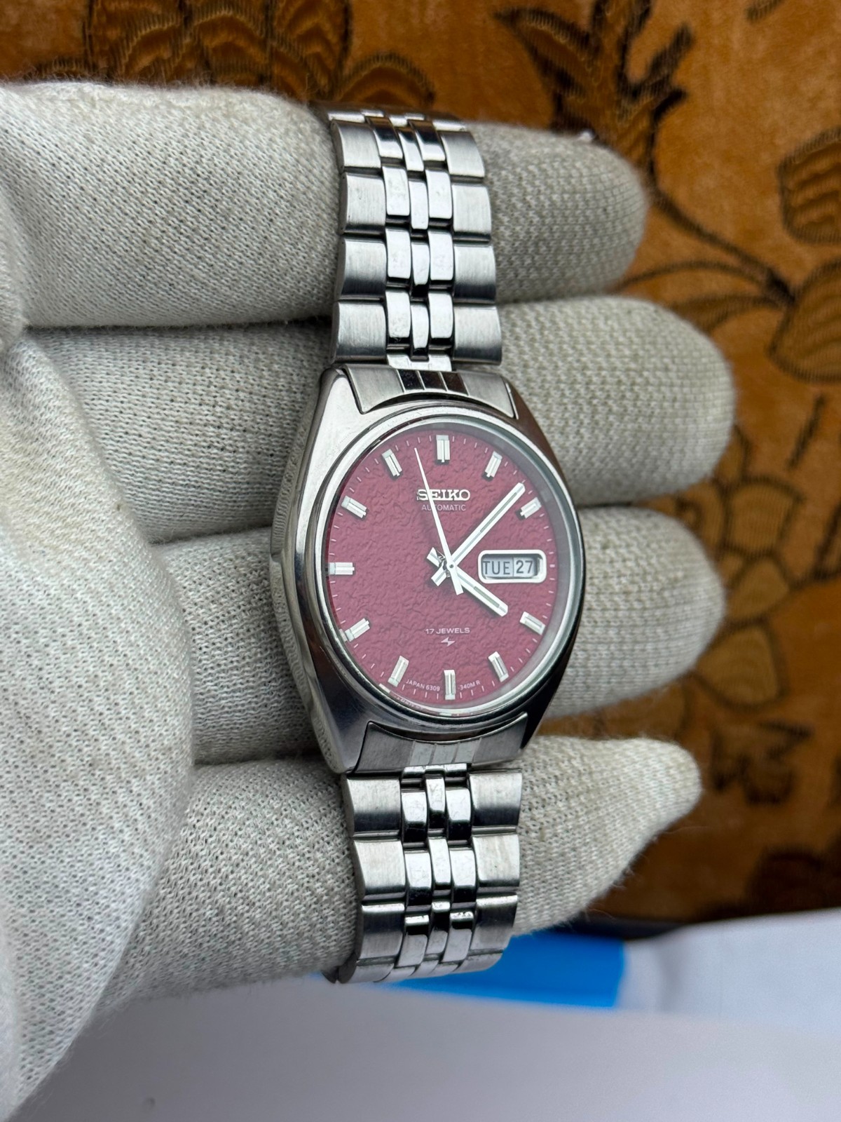 Seiko 5 Vintage Mens Automatic 17 Jewel Red Textured Dial Day-Date Men’s