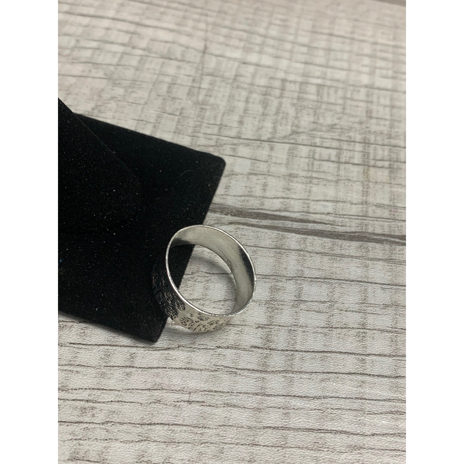 Silver Tone Embossed Floral Wide Band Statement Ring Sz 8.25 Wildflower Pattern
