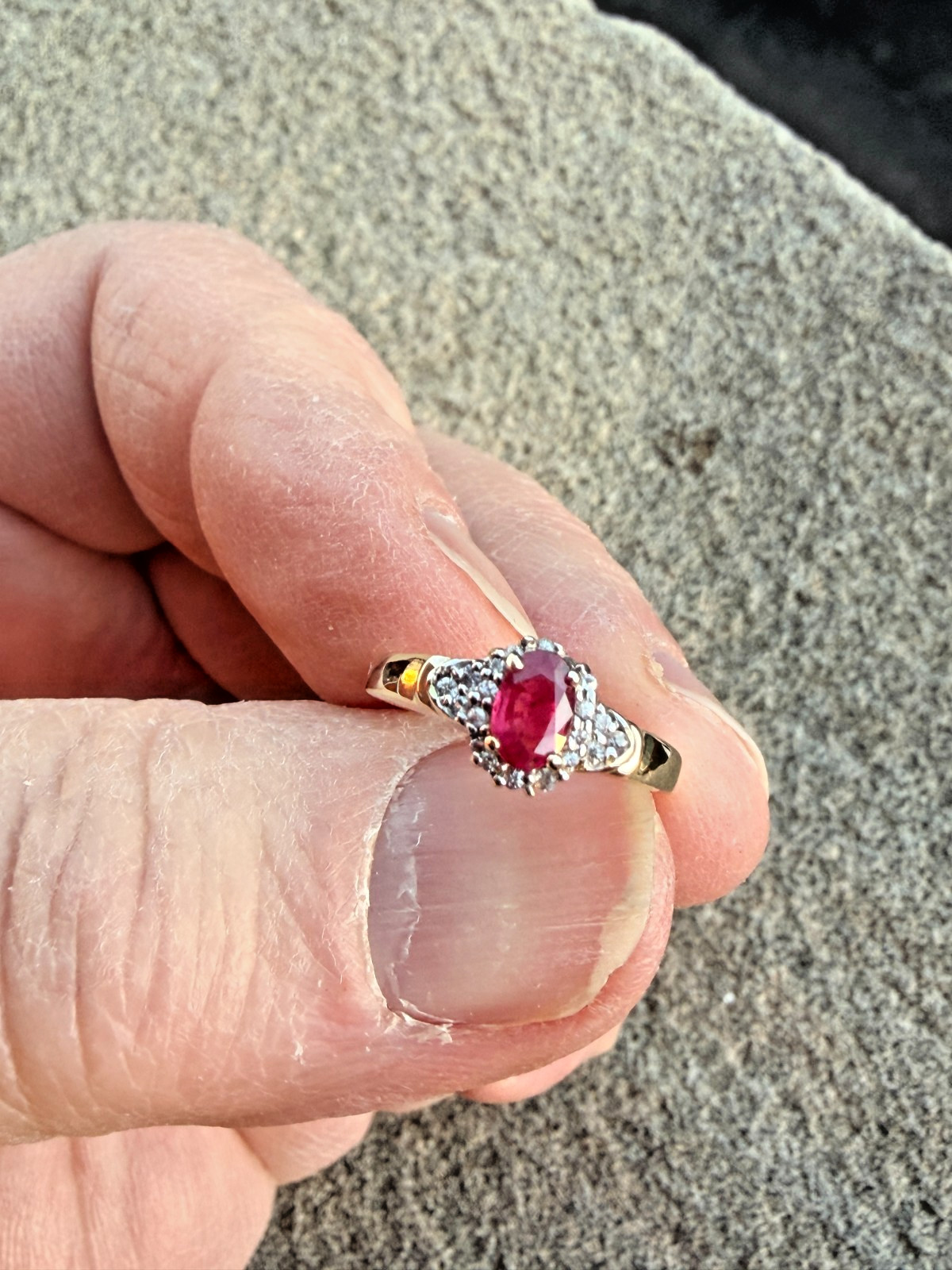 Stunning 9ct Yellow Gold & Ruby Ring – CZ’s – English – London