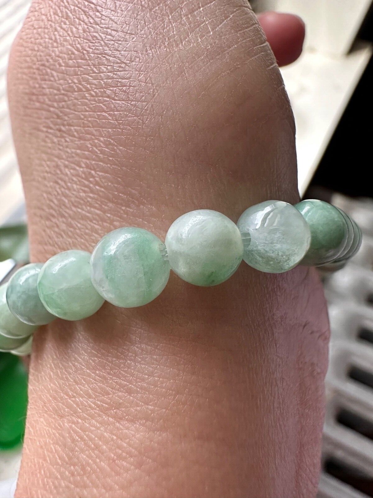 WRIST 6.7IN, STONESIZE 7MM NATURAL PEA GREEN COLOR JADEITE JADE BEADED BRACELET