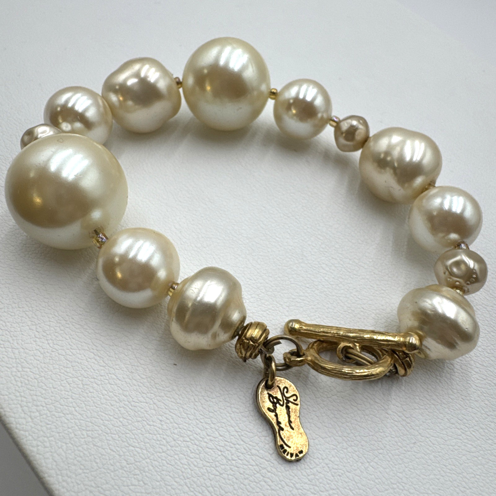Vtg 90s Shane Boyner Chunky Big Faux Pearl Statement Toggle Bracelet 6.25″