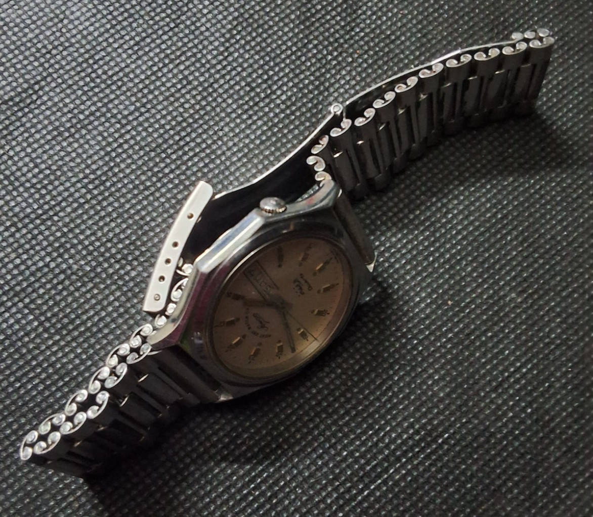 Vintage West End Quartz Day Date Swiss made Wrist Watch