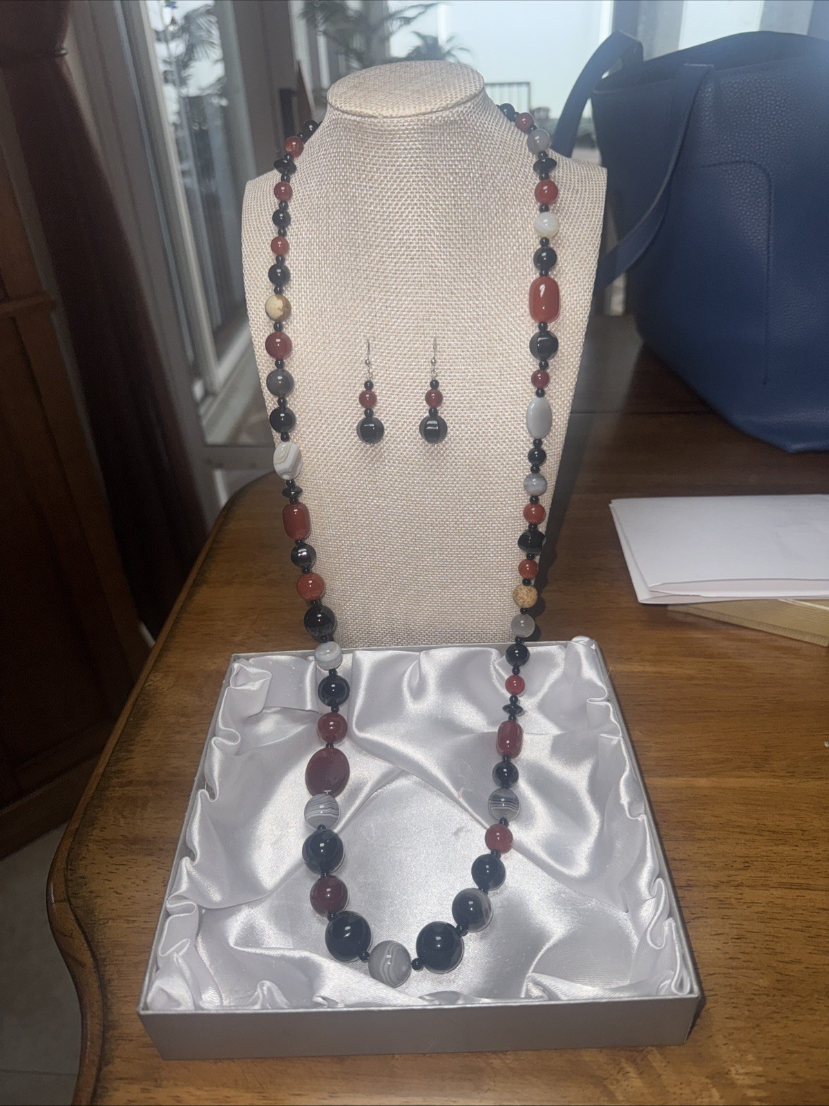 Beautiful Jay King Mine finds carnelian onyx agate 36 long necklace & earrings