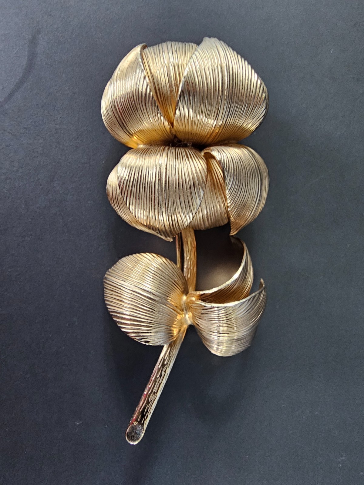 Vintage Signed Giovanni Gold Tone Floral Plant Brooch Pin 3×1″ 1960s Textured