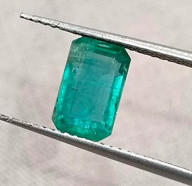 1.83ct Natural Emerald GSI Certified Octagon Cut Medium Green Zambian Gemstone