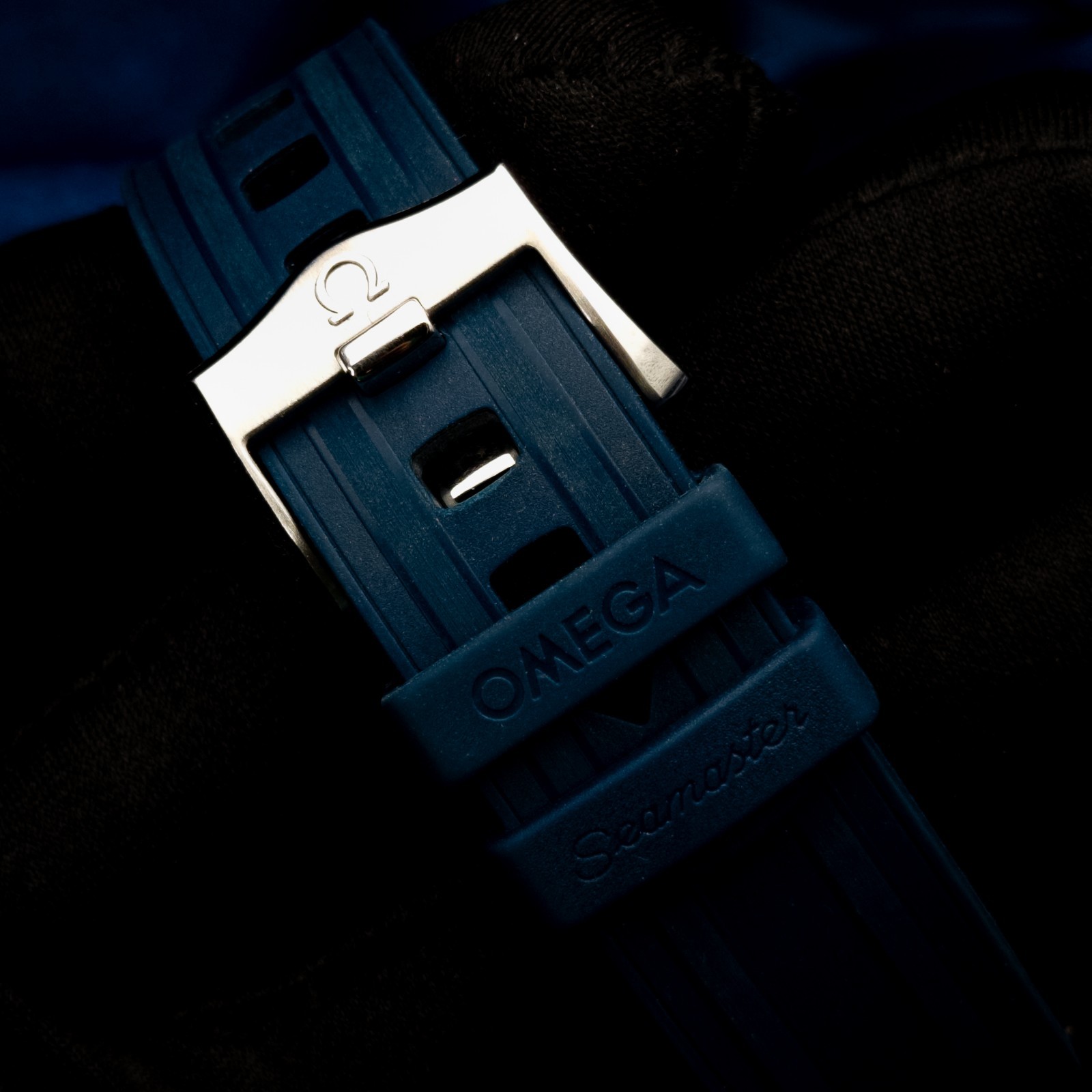 2024 OMEGA Seamaster Diver 300M Gray Wave 6xStraps 210.30.42.20.06.001 Full Set