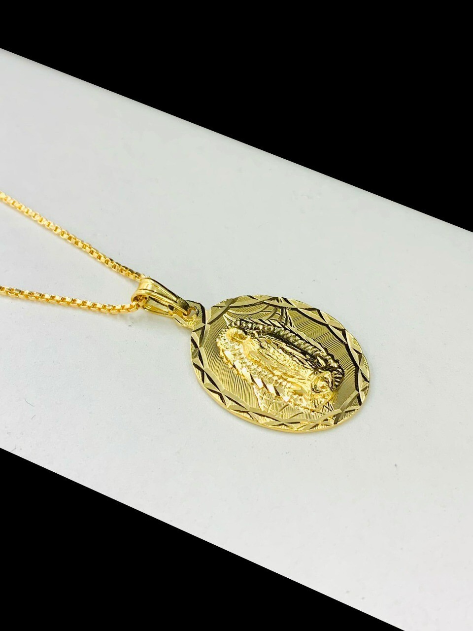 Medalla de La Virgen de Guadalupe 14k Gold F for Womens Mens 26×18 Box Chain 20″
