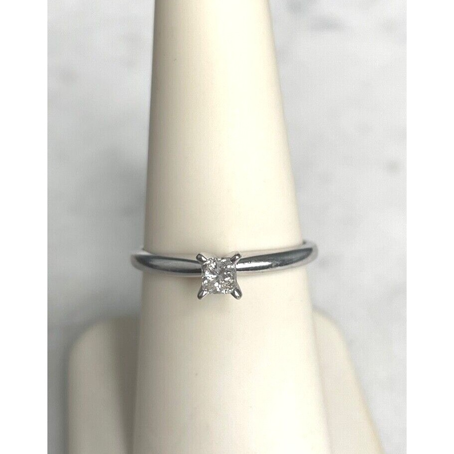 WHITE GOLD & 0.2 CARAT DIAMOND ENGAGEMENT RING SIZE 6.75 SKY