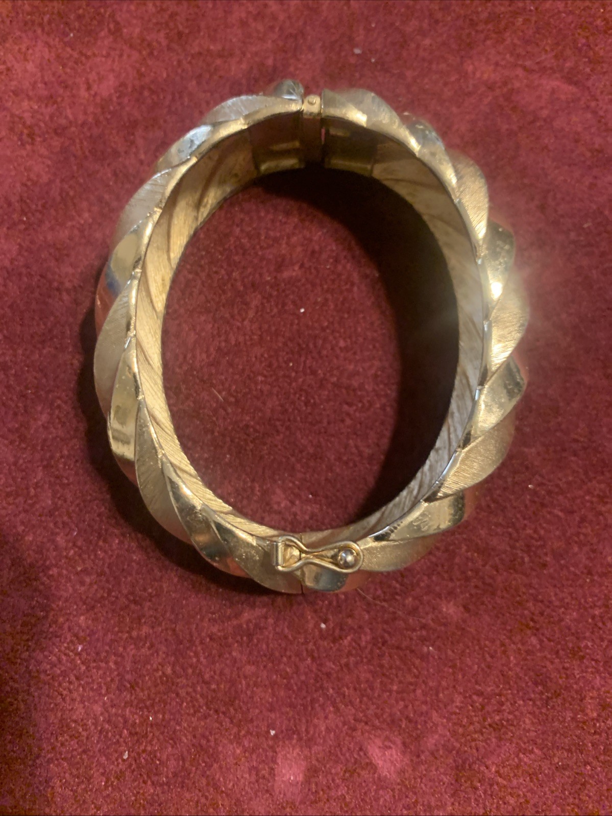 Vintage Beautiful Marked CROWN TRIFARI Gold Tone Bracelet with Hook Closure