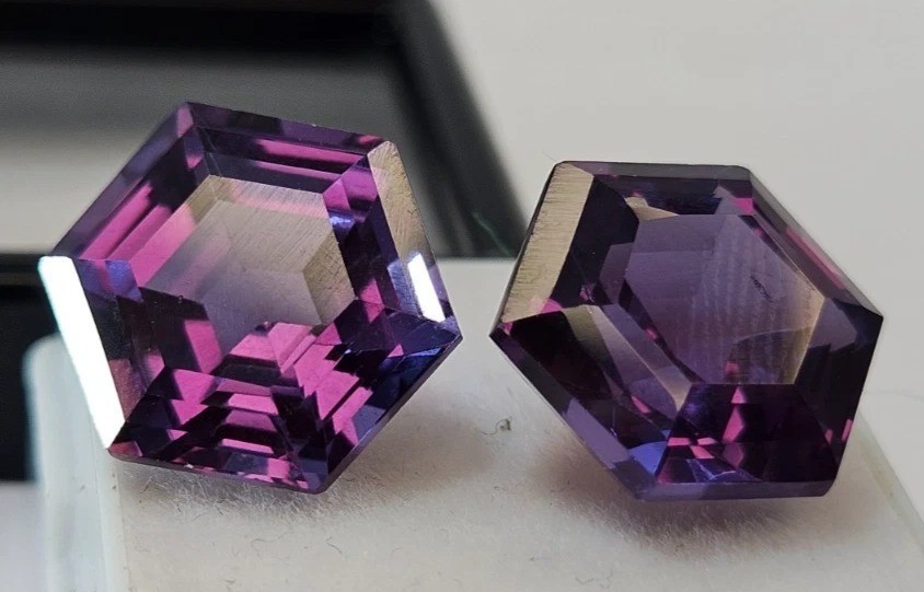 Alexandrite Hexagon Cut 21-22 Ct Colour Changing Natural Pair Gemstone FR-168