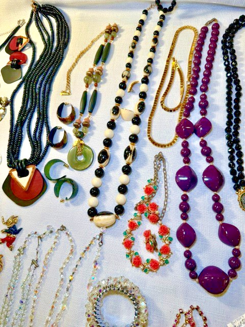 Vintage JEWELRY – 70-80’s & Earlier Trifari, Emmons, Esinberger, Monet, Lisner