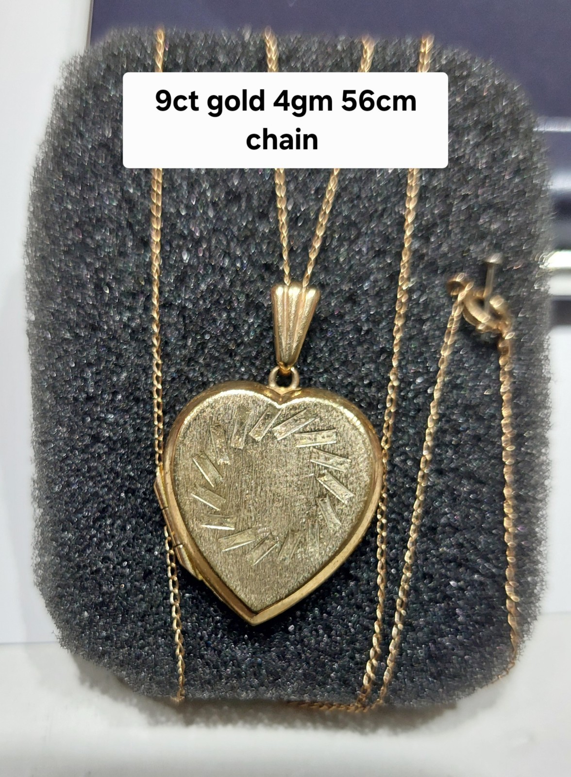 Solid 9ct gold Heart locket Pendant Chain 56cm necklace 4 gm Brand New 9k H M