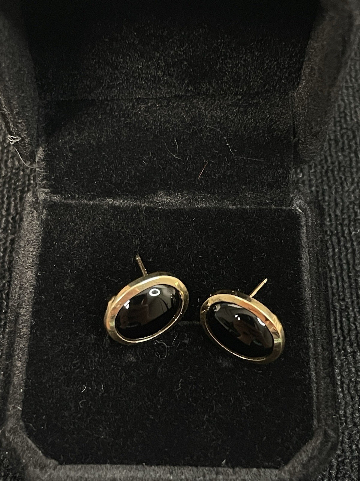14k yellow gold black onyx studs. No clutch’s