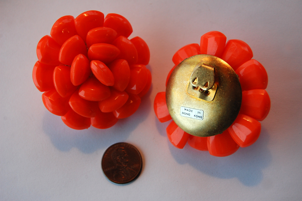 VINTAGE ORANGE PLASTIC BEADED CLUSTER SHOE CLIP CLIPS HONG KONG • DEAD STOCK