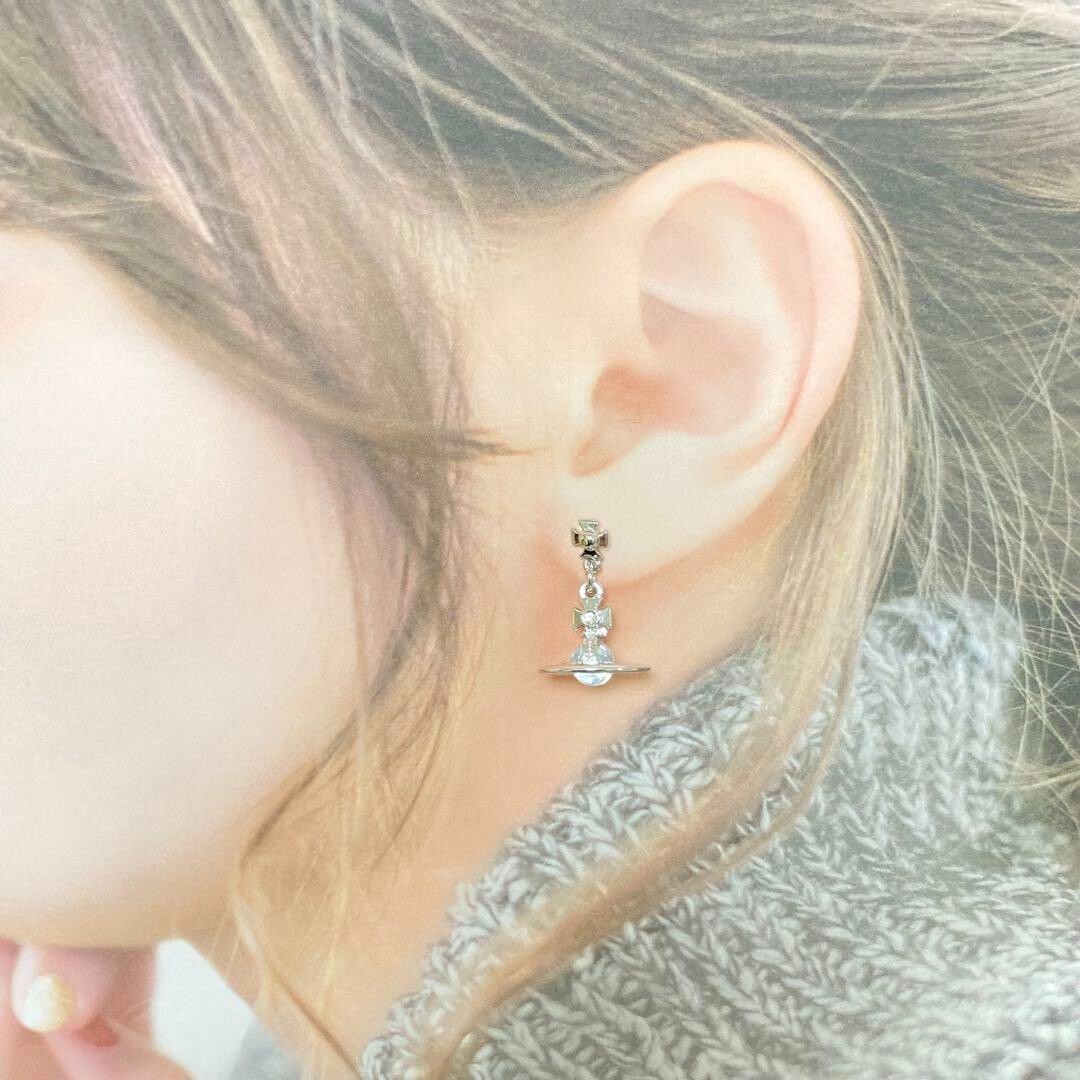 Petite Orb Earrings Silver 2.5cmx1.4cm with drawstring