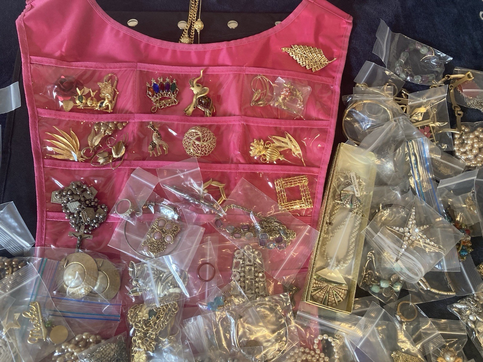2,000 PCS Jewelry Rings Earrings Necklaces Bracelets Broches Pins $Maker$ Lot