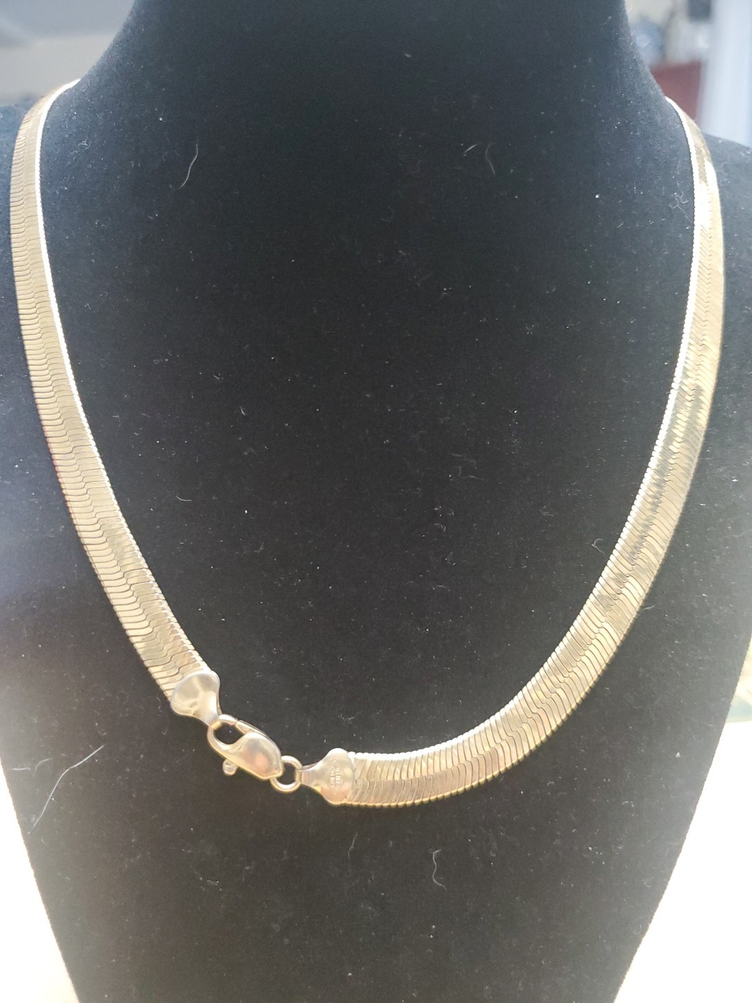 Vintage Men Or Lady Herringbone Wide Flat Chain Necklace 22” Gold Plated