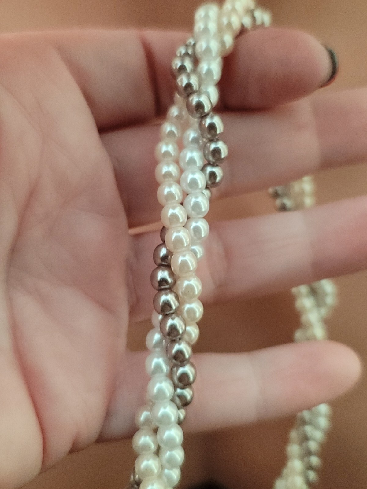 Retro Twisted Faux Pearl Bead Choker Necklace White Cream Beige Vintage AVON HS