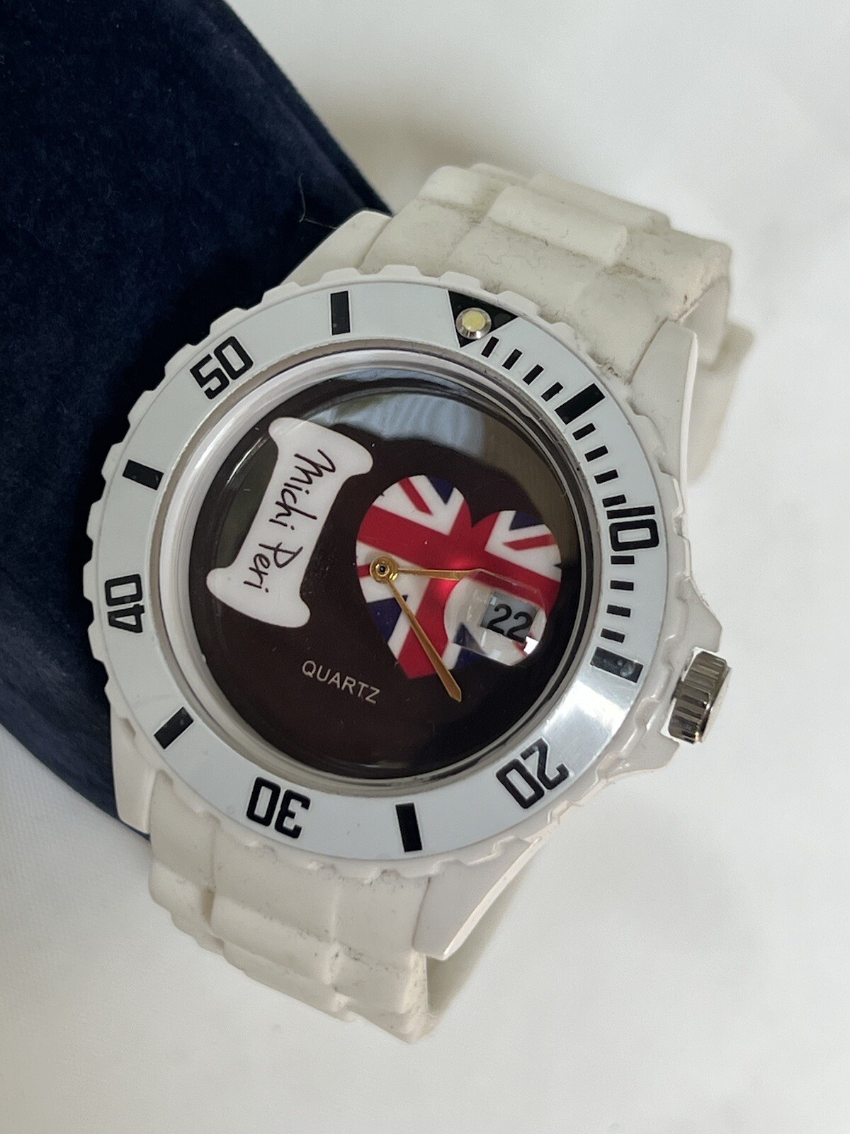 michi peri United Kingdom flag 40 mm case rotating Bezel, Magnify On Date. ￼