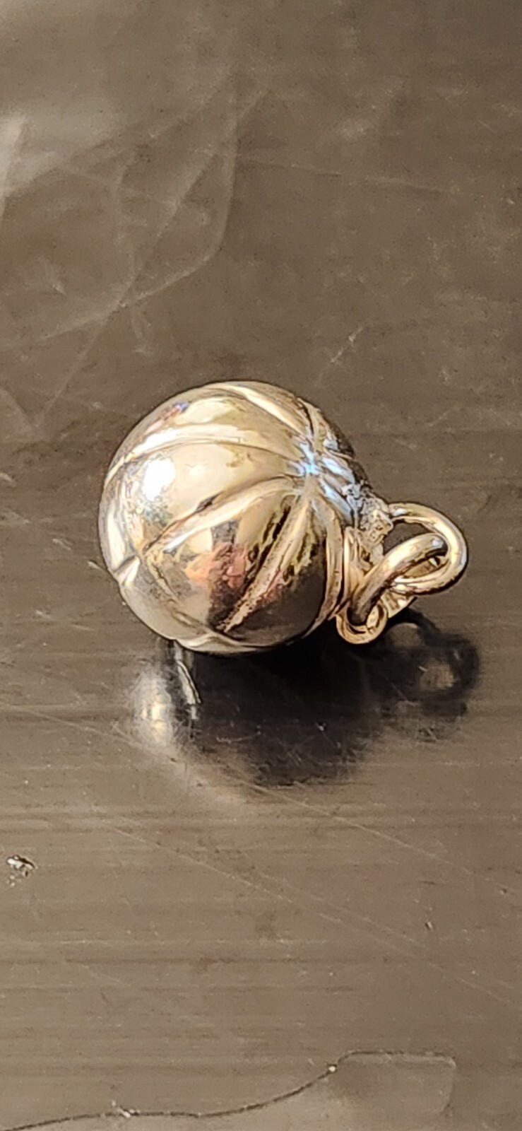 .925 STERLING SILVER ROUND BASKETBALL 1/2″ CHARM/PENDANT ITALY NEW!!!