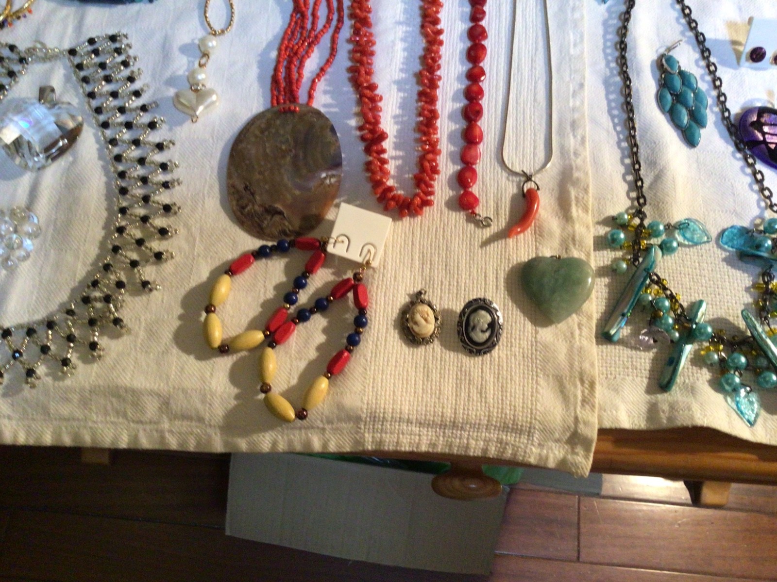 MAX LOT WITH NATURAL RED CORAL BRACELETS NECKLACES EARRINGS WITH BOXES