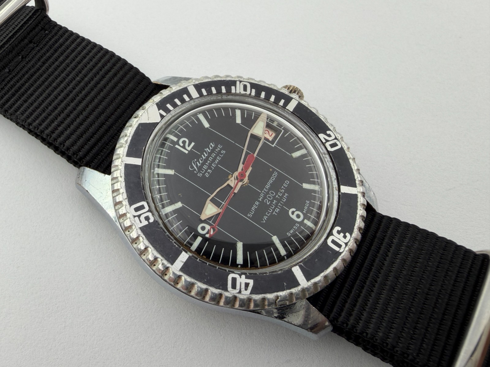 Vintage SICURA Submarine Diver 200 Super Waterproof Cal ETA 8021 Manual – 38 mm