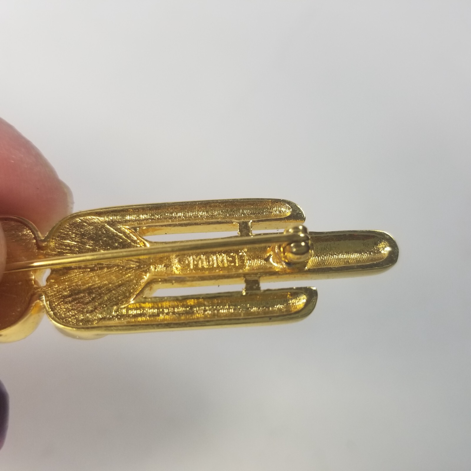 Beautiful Monet Vintage Gold Tone 3 Bar Brooch With Rhinestone Hearts