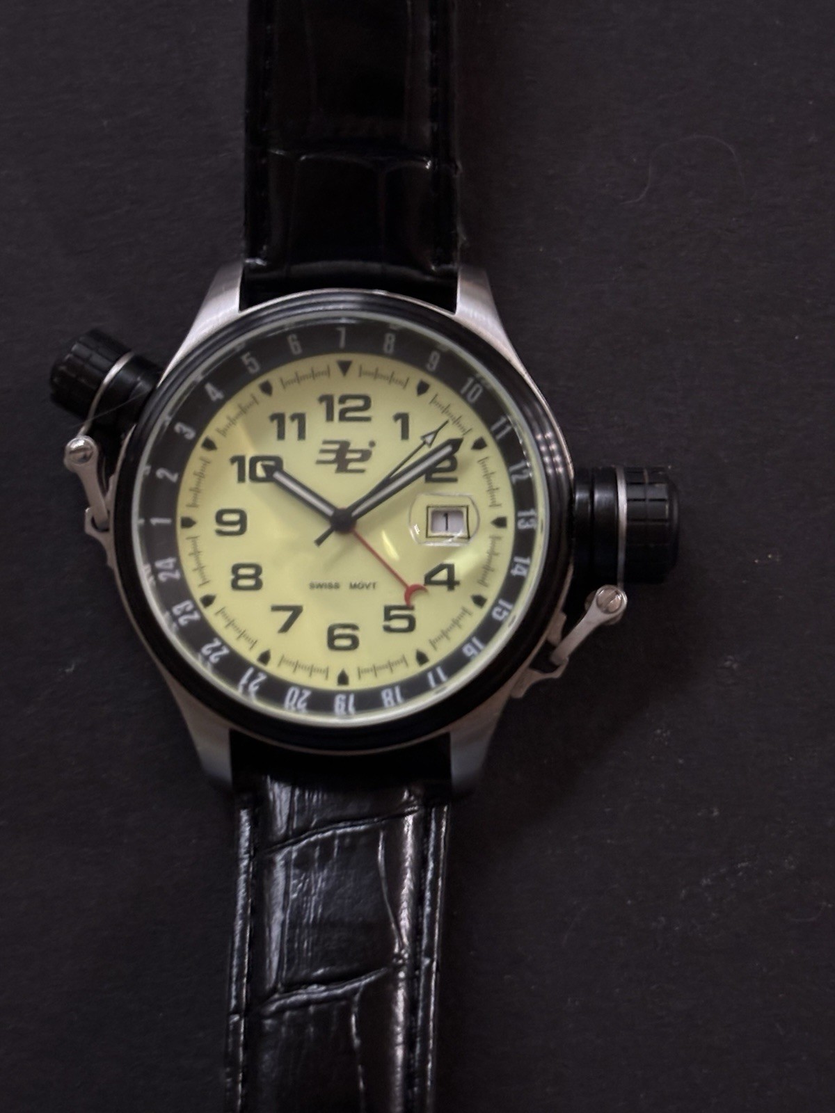 32 Degrees Swiss Valiant Mens Watch Leather Strap / Light Yellow Dial