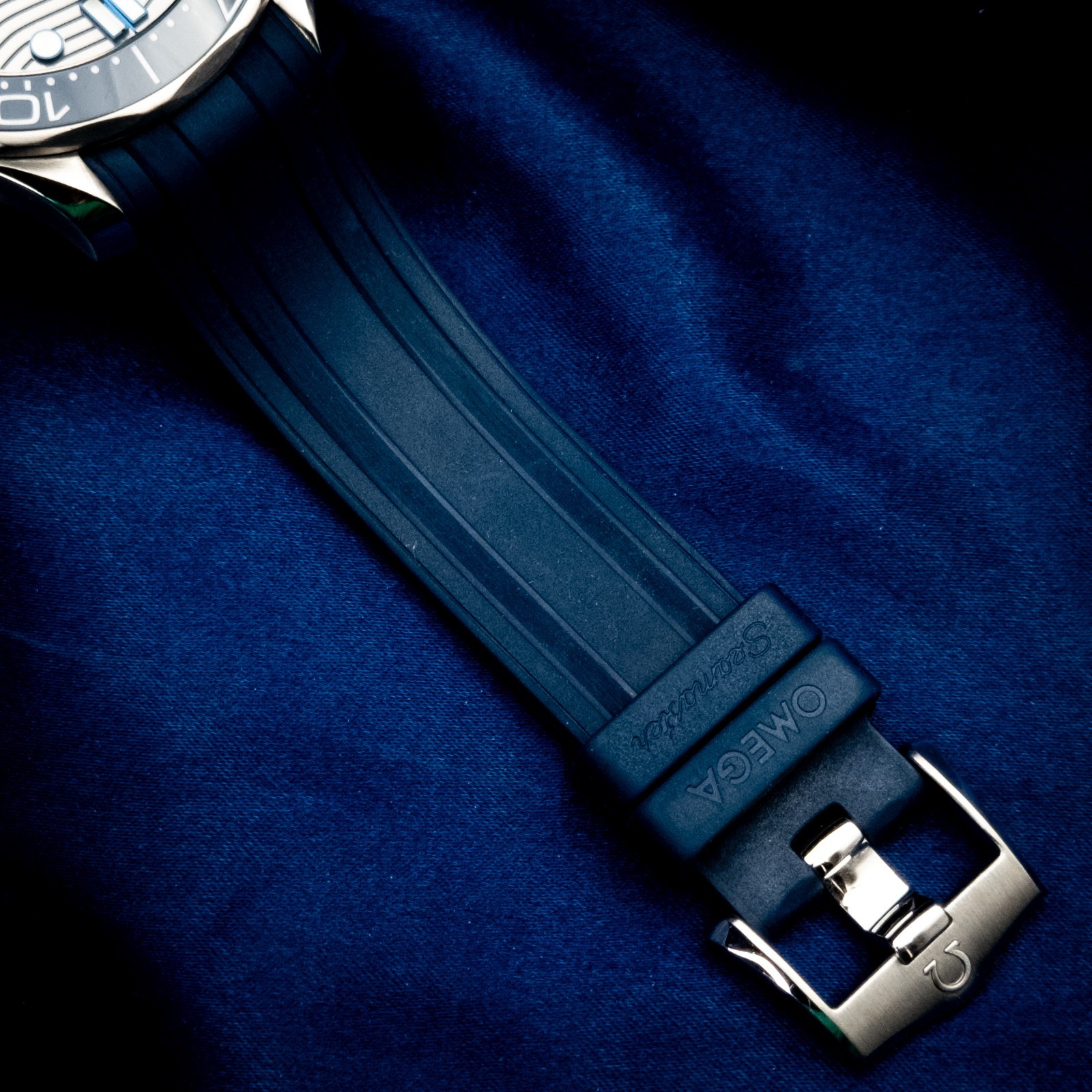 2024 OMEGA Seamaster Diver 300M Gray Wave 6xStraps 210.30.42.20.06.001 Full Set