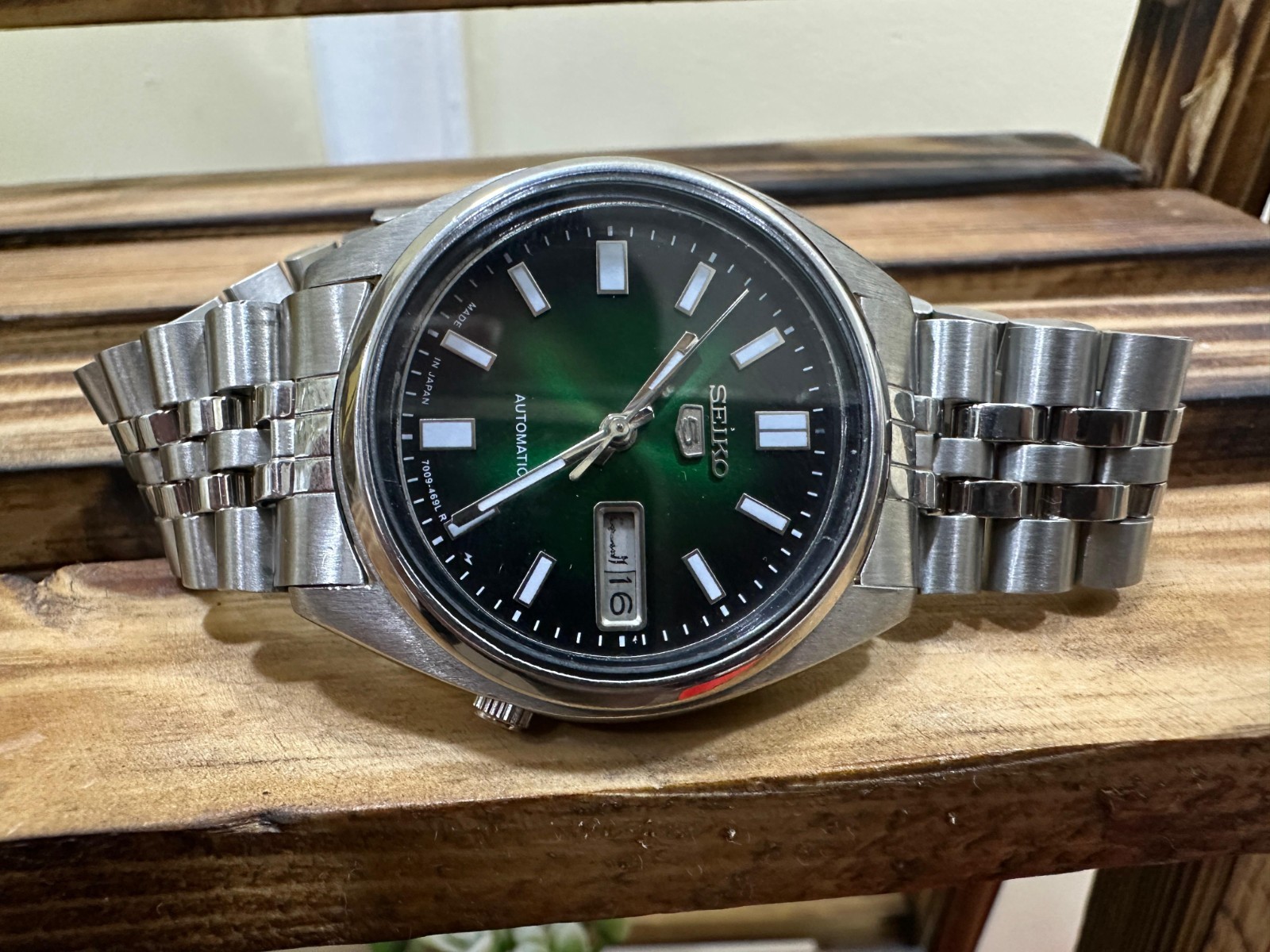 Vintage Seiko 5 Automatic 7009 SNXS Men’s Wrist Watch Day Date Japan Green Dial