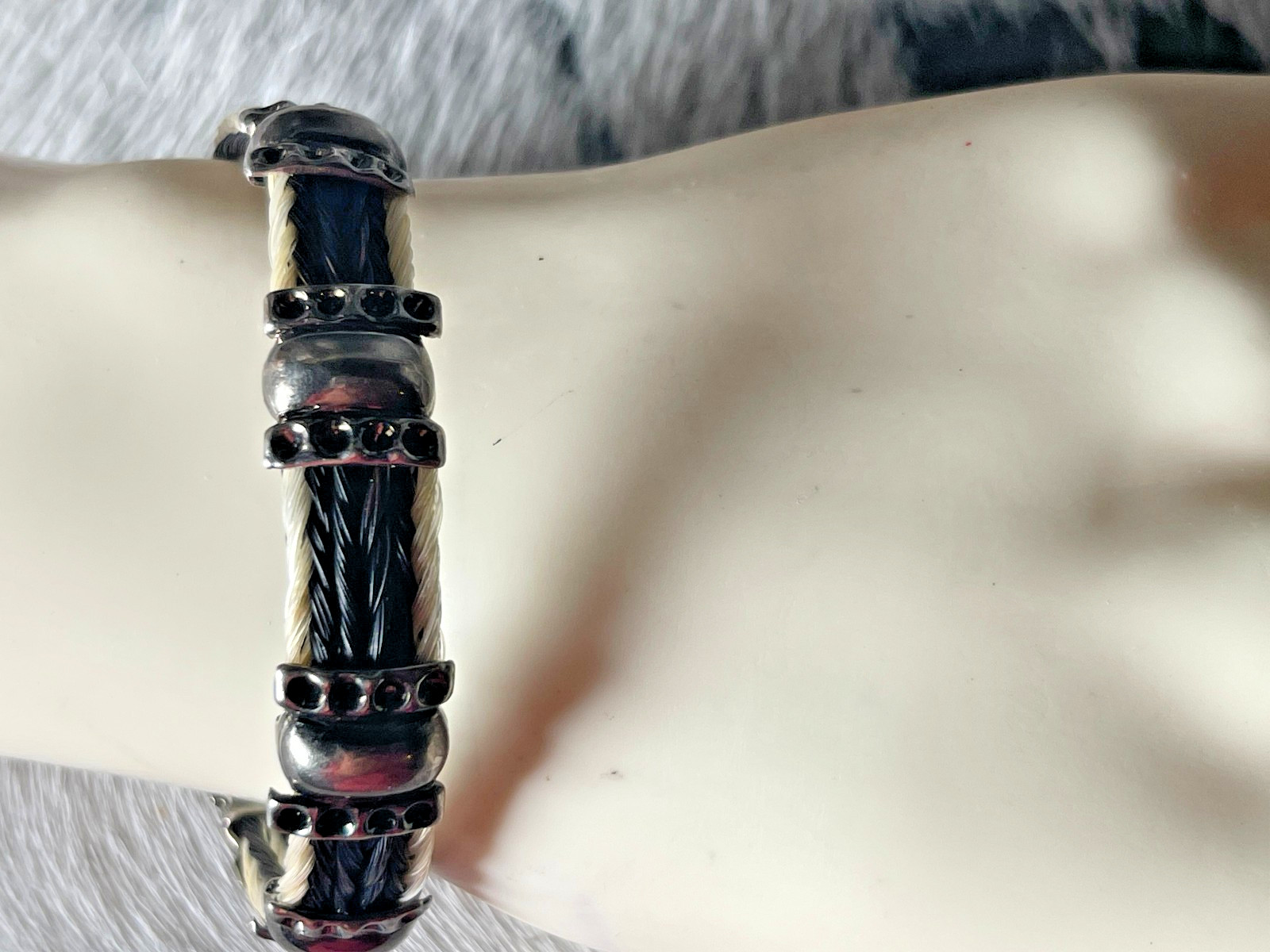 Western Womans Bracelet 8 x 3/8 in Horsehair Silver Concho Lobster Multicolo