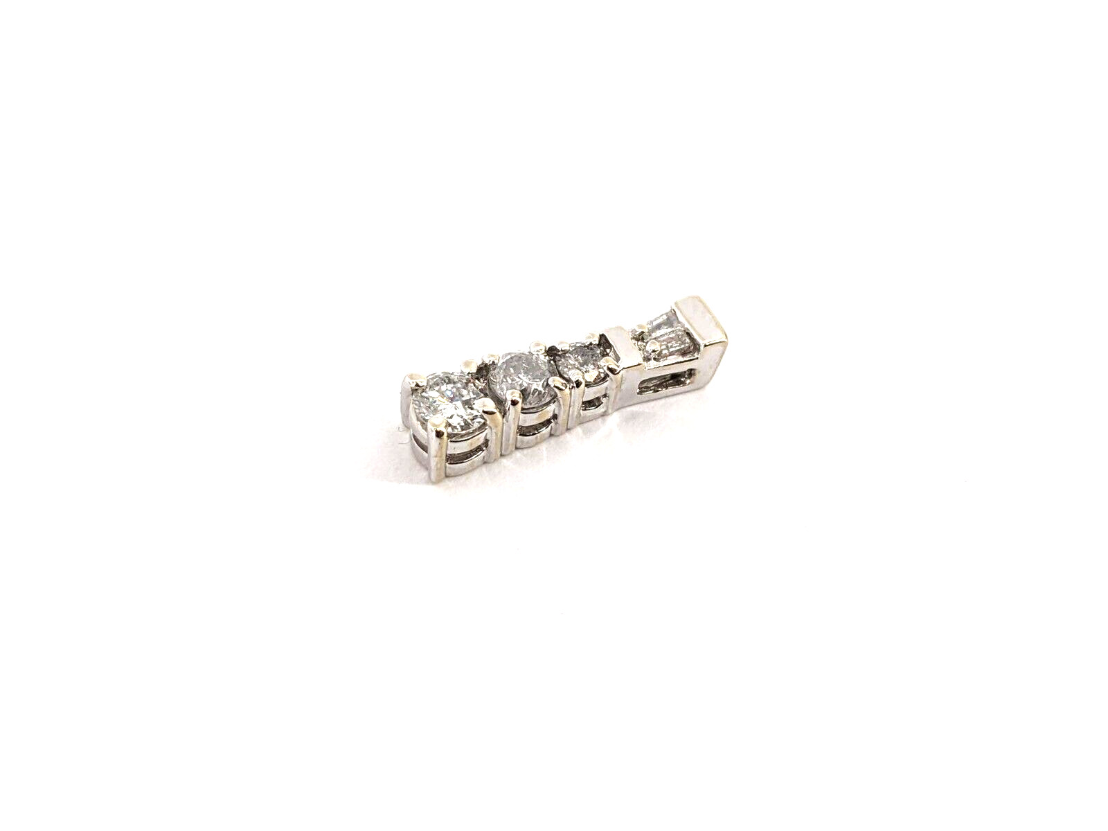 14KT White Gold 0.80dwt Diamonds Pendant Approx. 0.50cttw