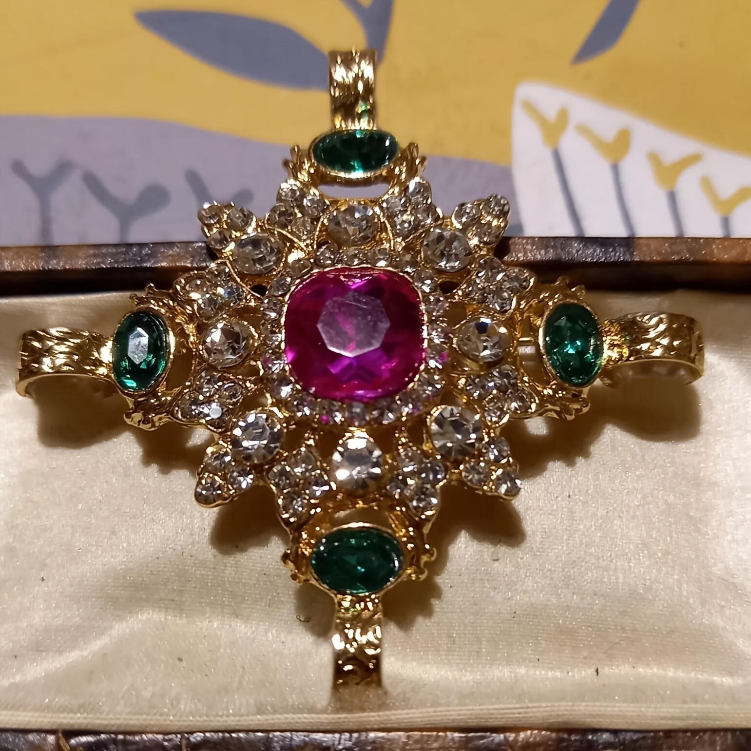 Women Men vintage Baroque Brooch – Antique Red Green Rhinestone Corsage