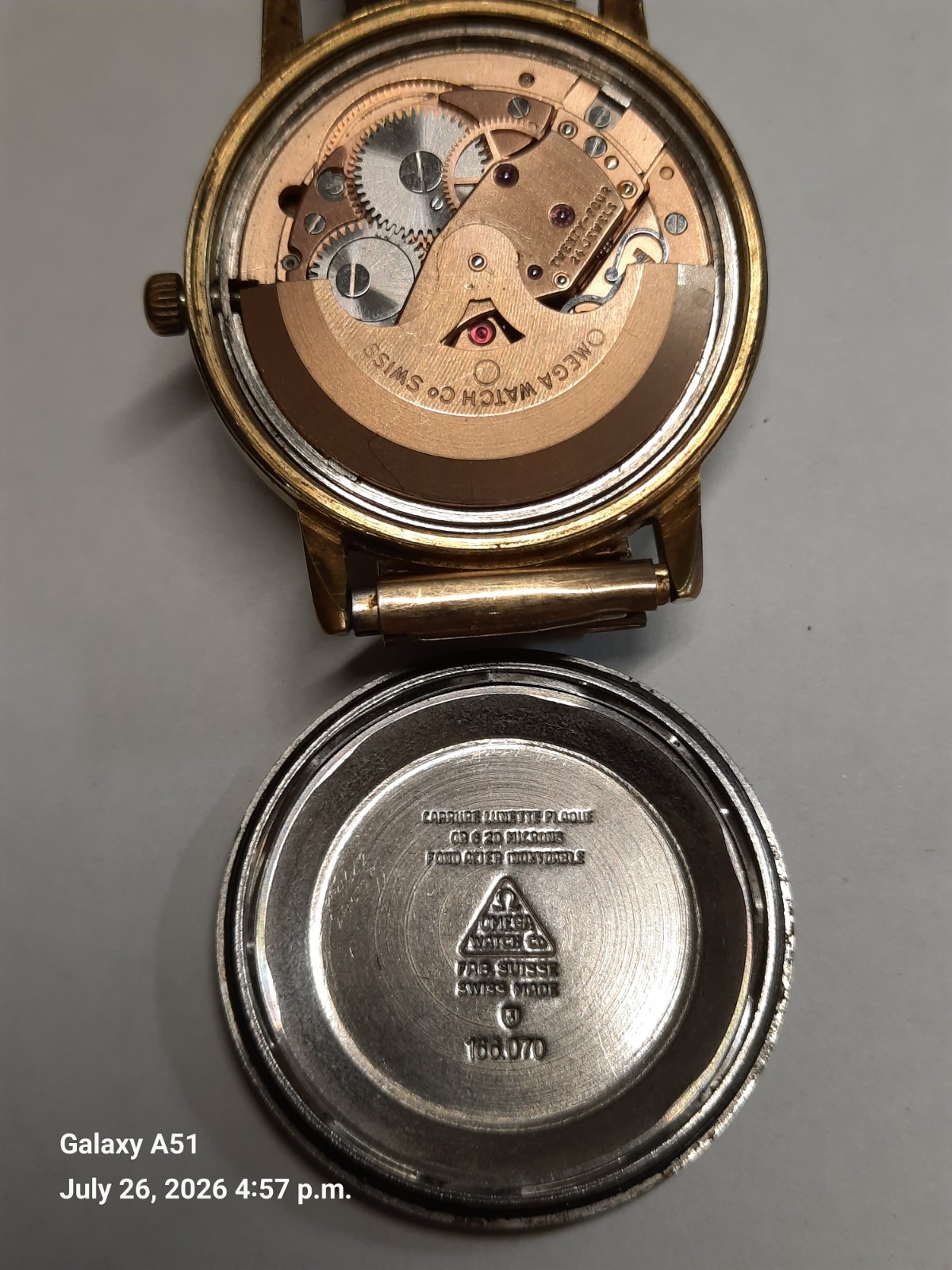 VINTAGE OMEGA GENEVE 17J, AUTO WIND, DATE @ 3 RUNS