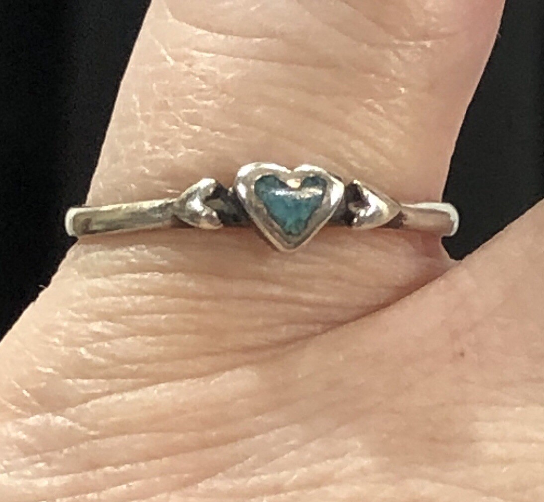 Wheeler Manufacturing Ring Tiny Heart Crushed Turquoise Sterling Silver – Size 6