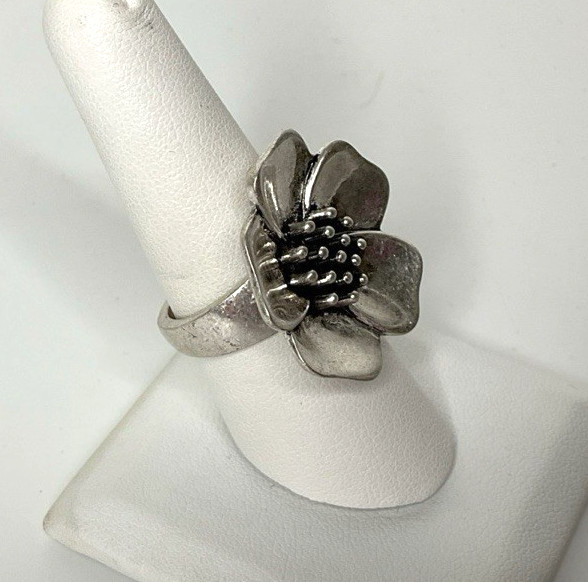 Premier Designs PETALS Flower Ring Size 5 Antique Silver Tone Finish 772