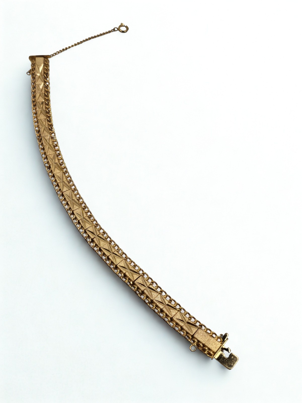 Vintage Gold Tone Diamond Cut Chevron Link Bracelet Safety Chain Box Clasp