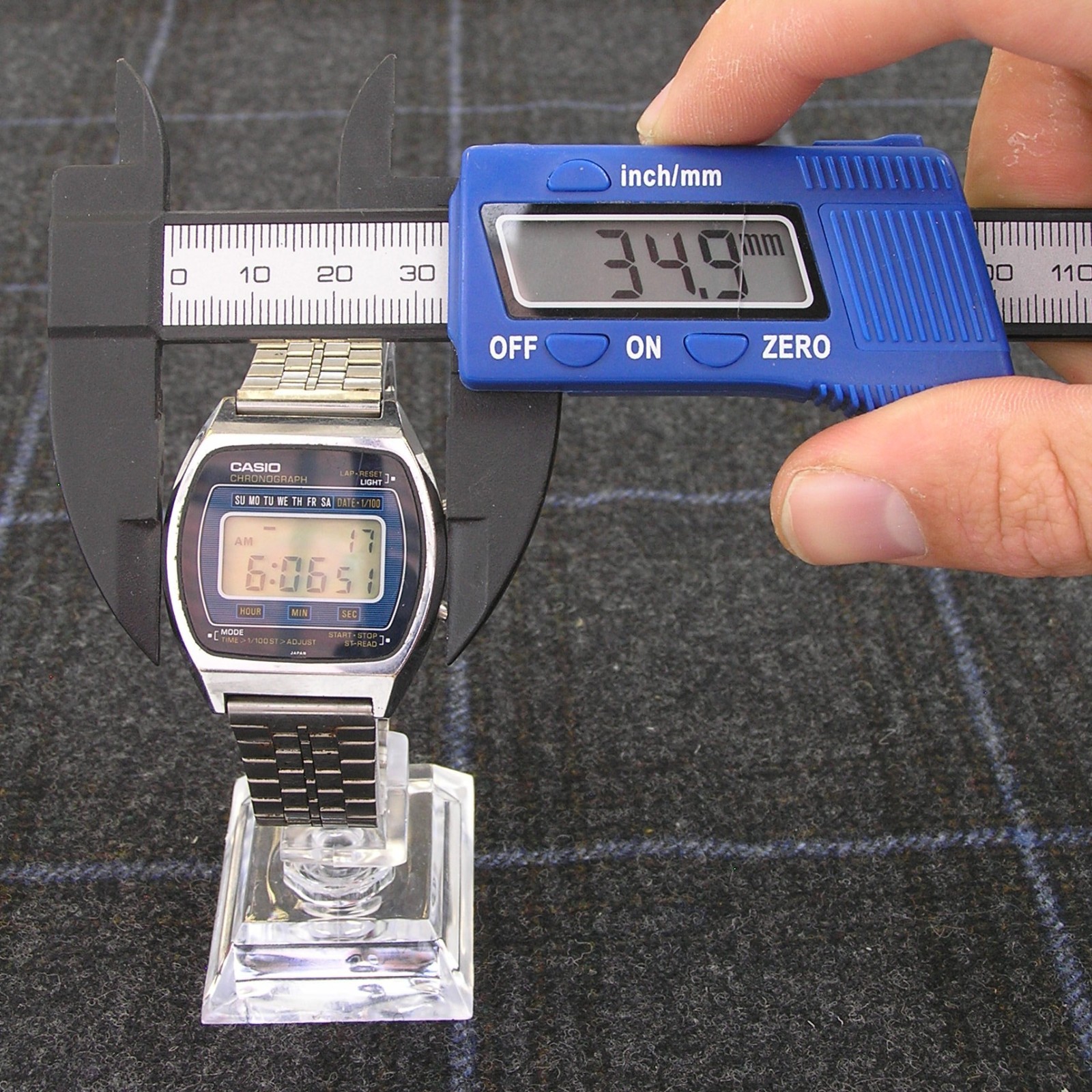 Vintage 80s CASIO 110QS-37 Chronograph Silver Digital Watch 1980 Japan Imported