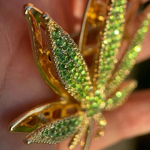 2Ct Round Cut Lab Created Peridot Marijuana Leaf Pendant 14K Yellow Gold Plated