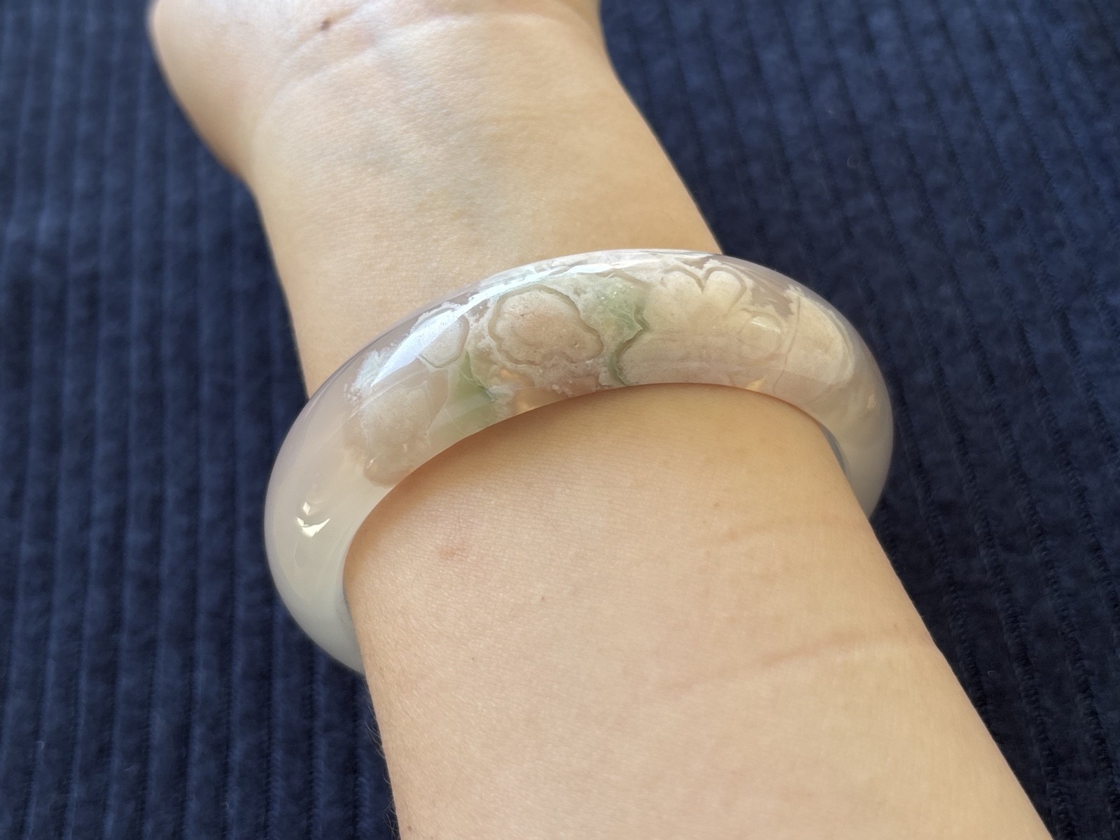 61mm Natural Cherry Blossom Agate Bangle Sakura Flower Quartz
