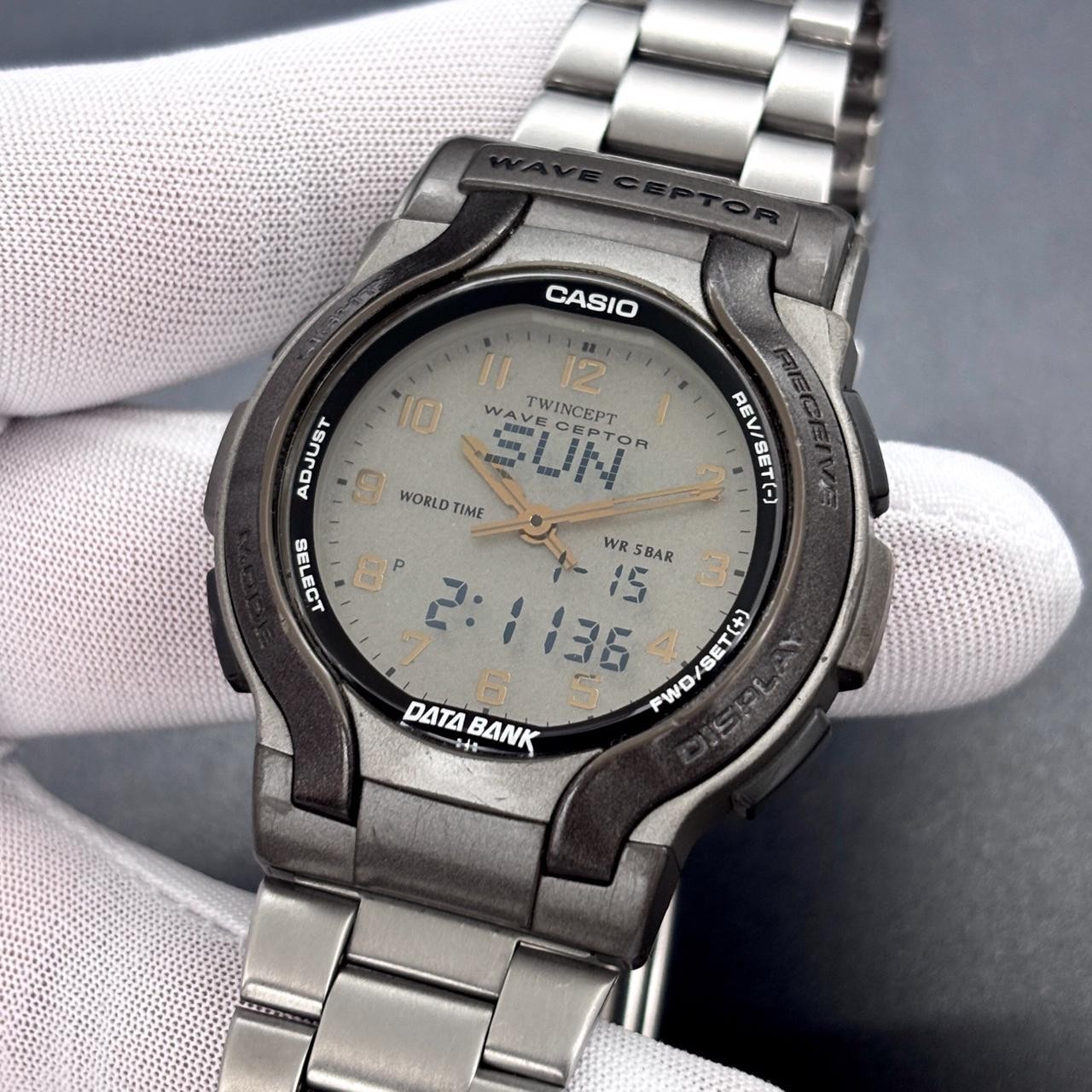 Vintage Casio Wave Ceptor WVA-200 Data Bank Ana/Digi Japan Men’s Watch Mod. 2370