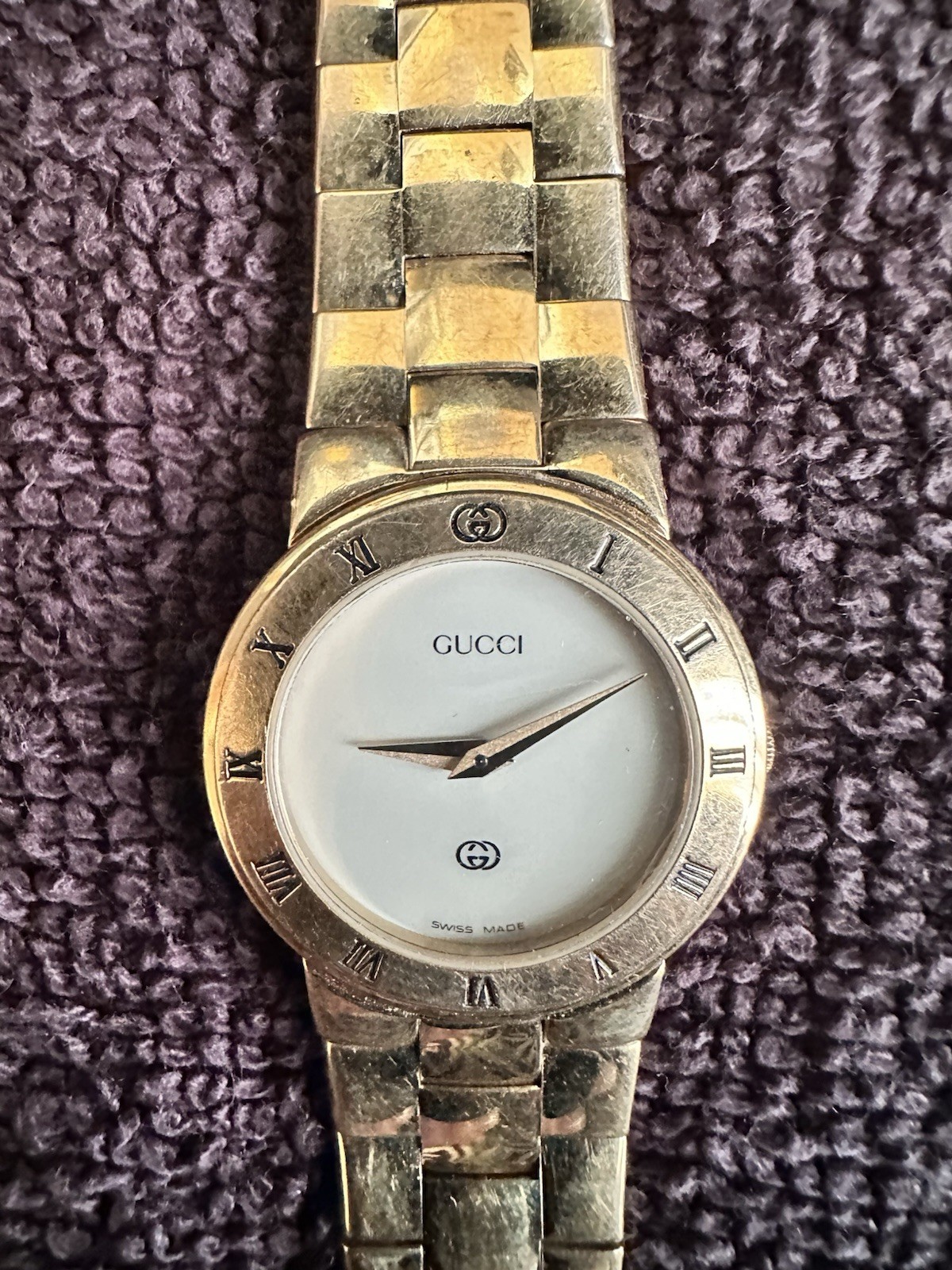 Gucci 3300L Swiss Made Women’s Gold Tone Bracelet Gold Plated – needs battery