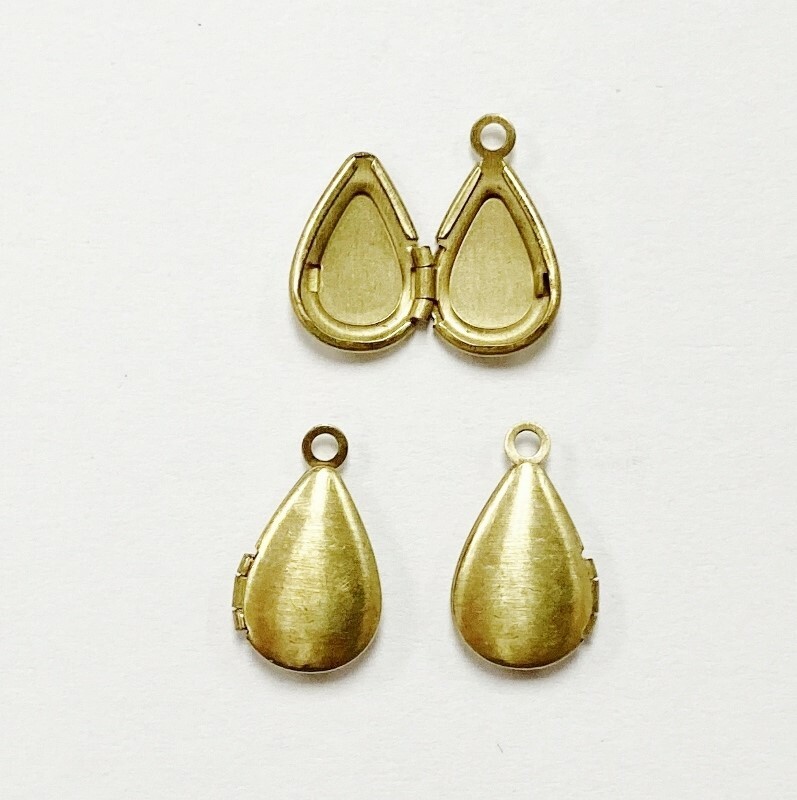 6 PIECES VINTAGE BRASS PEAR SHAPED 11x8mm. SMOOTH BEAD CHARM LOCKETS 5108