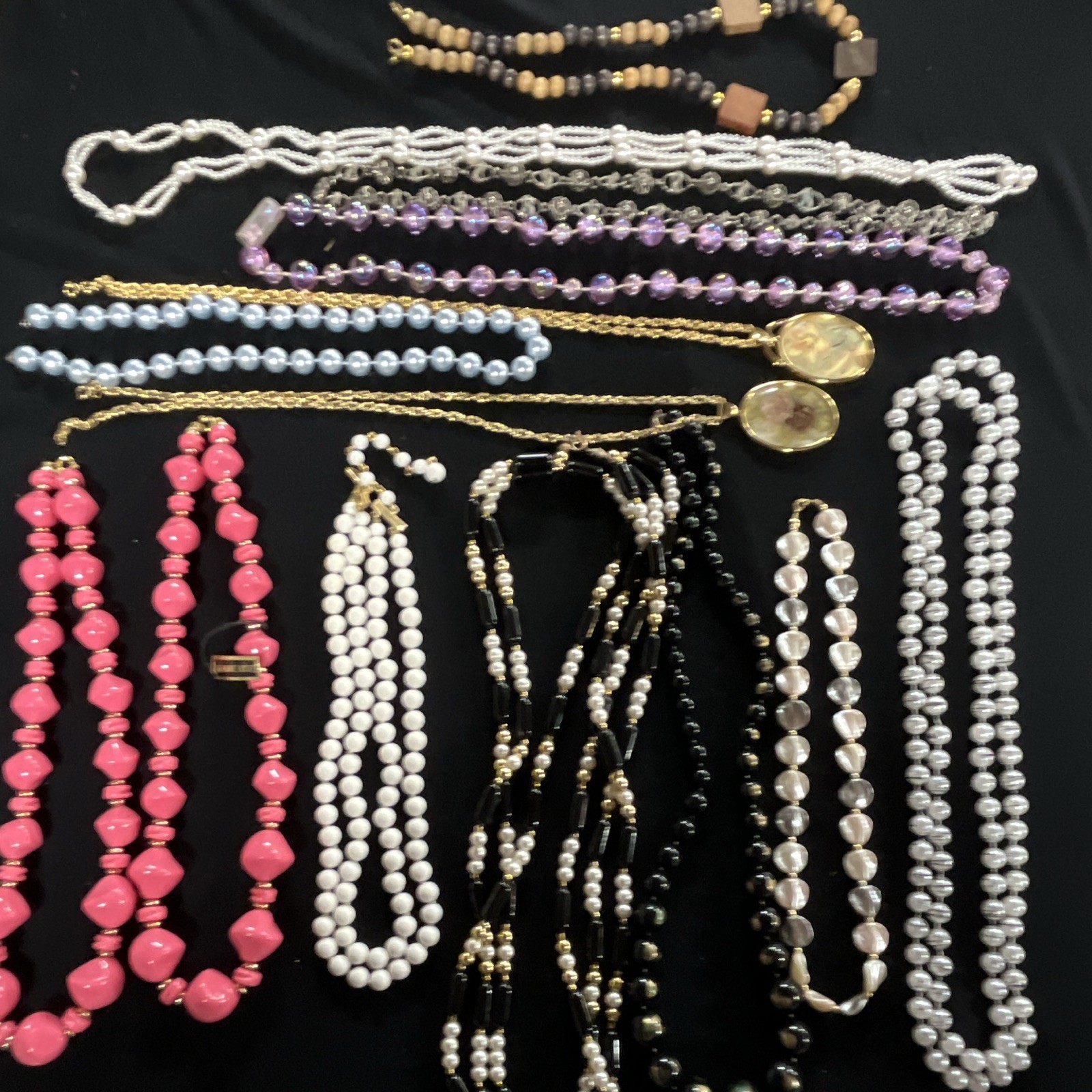 Women’s Fashion Jewelry Mixed Lot: Necklaces Pendants Chains, Lucite