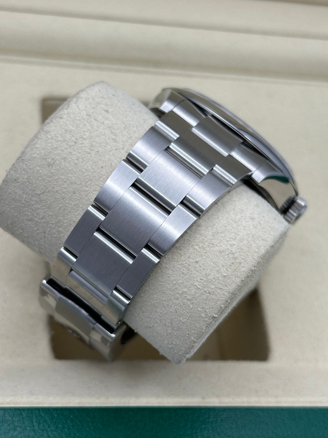 NEW 2026 Rolex Oyster Perpetual 41mm 134300 Med Blue Dial