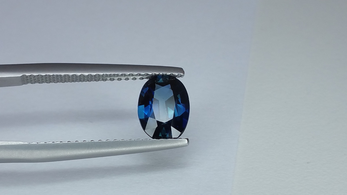 Sapphire Remarkable GIA Certified 1.38ct 8x6mm Oval