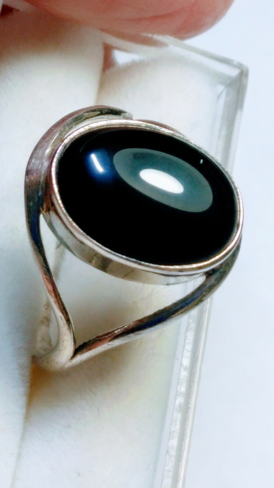 APPEALING STERLING SILVER .925 WITH BLACK ONYX RING IN SIZE 8.75-9.0!