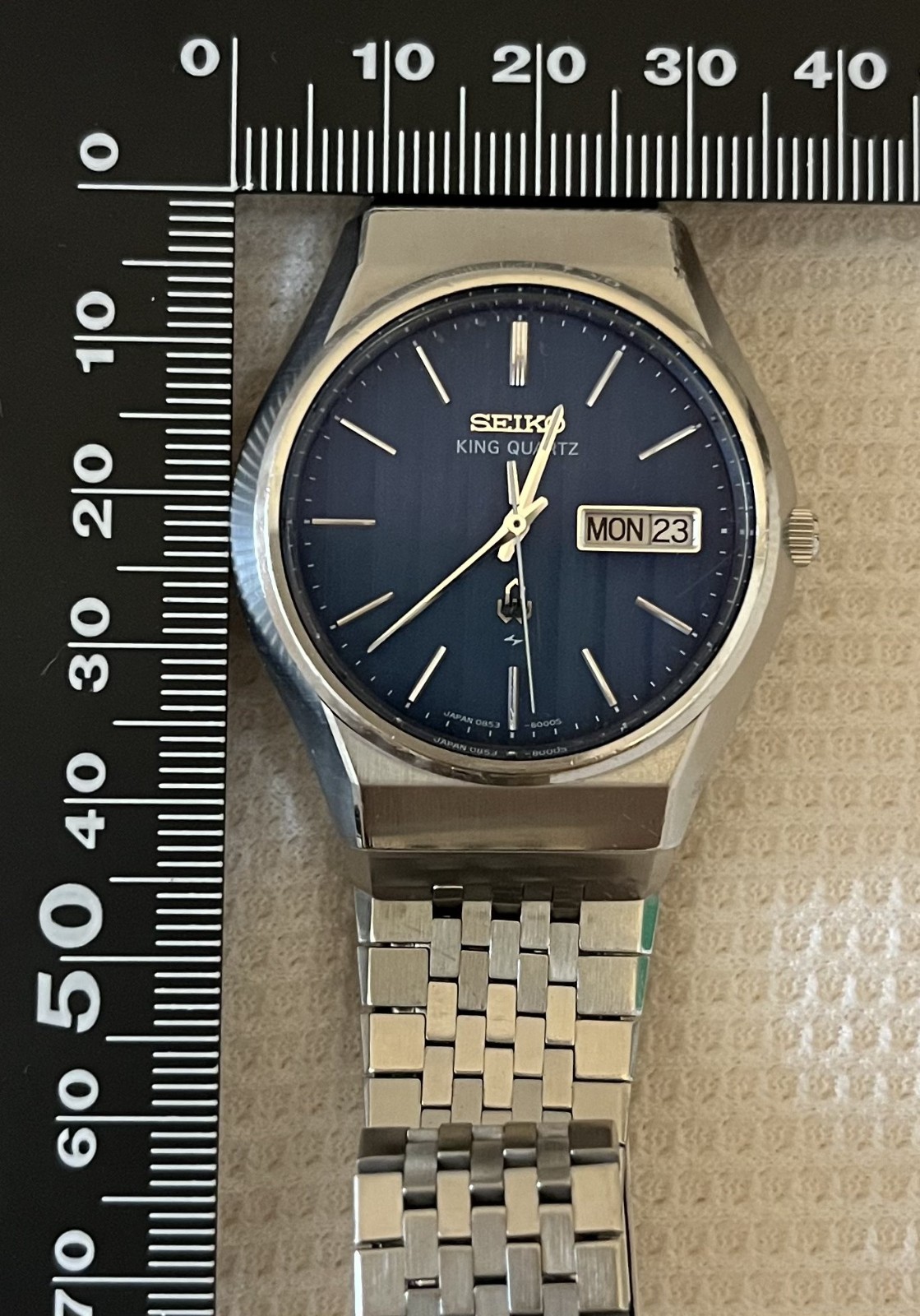 SEIKO King Quartz 0853-8001 Vintage Blue Stripe 9 Jewels Day Date Men’s Watch