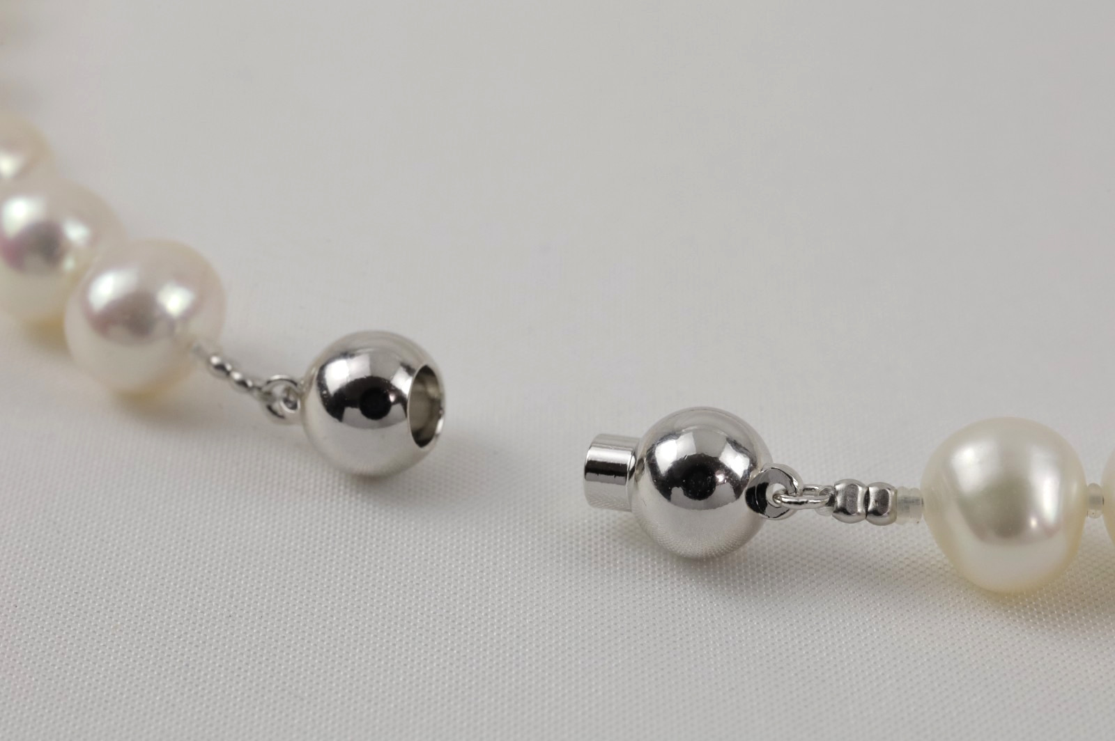 Freshwater Pearl Necklace 8-9.5mm 17″ w/Magnetic Clasp & Paired Earrings